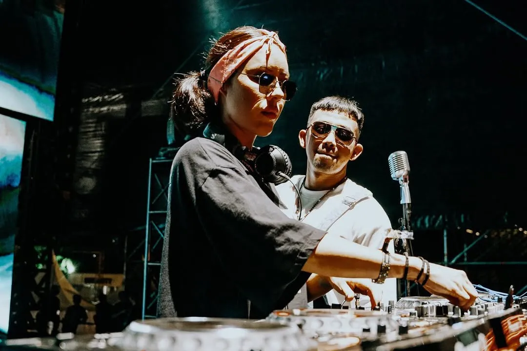 Karier sebagai DJ dan Prestasi di Dunia Musik
