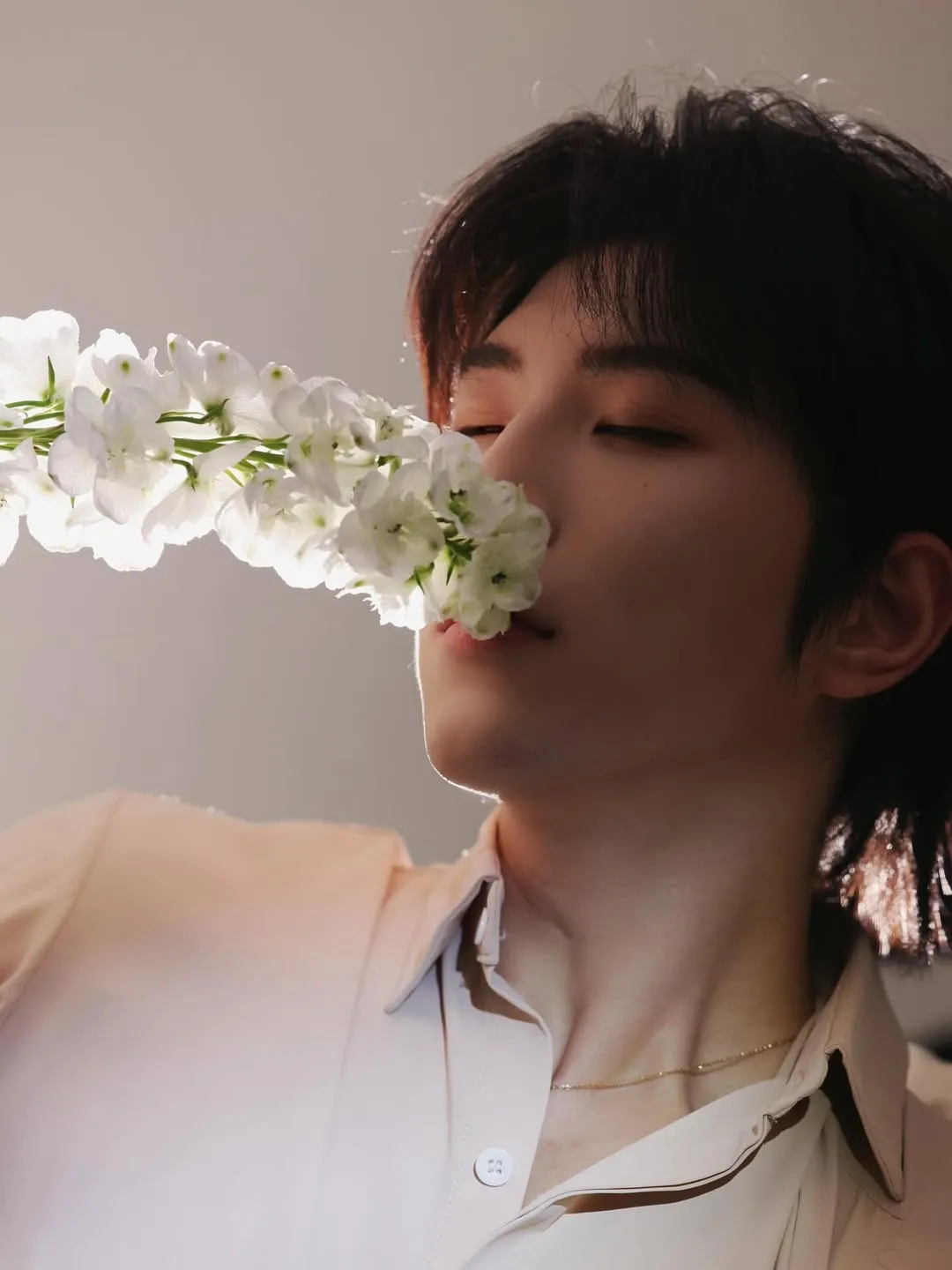 Potret ganteng Qiu Dingjie (Credit: Instagram.com/kipuka_qiu)