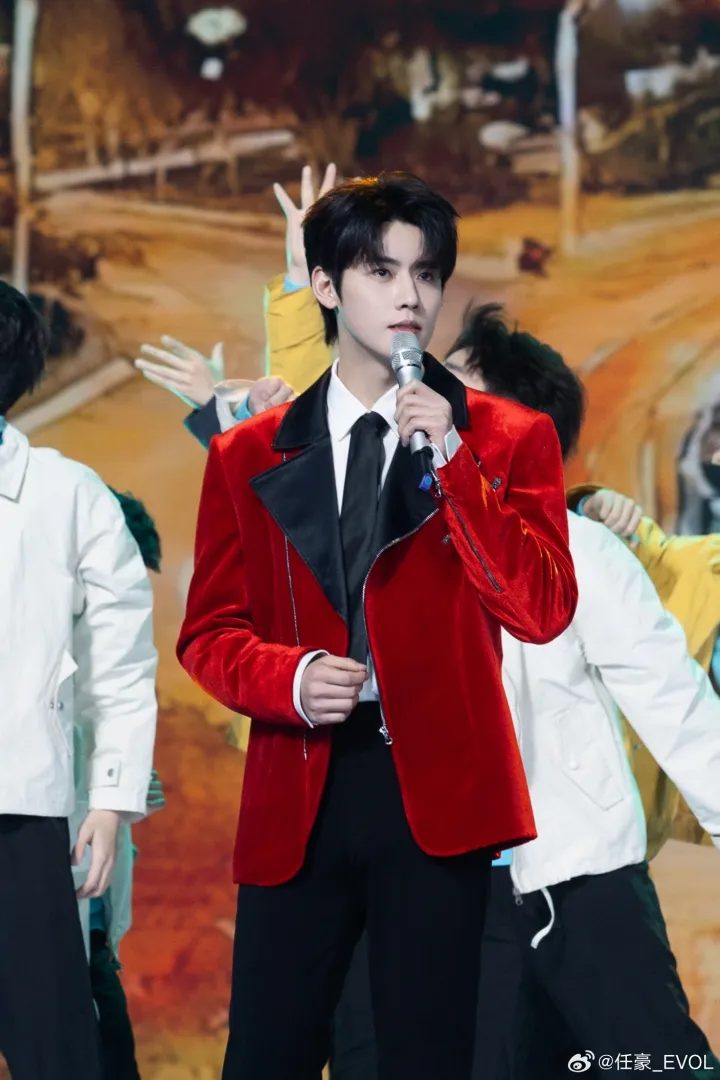 Ren Hao - copyright: weibo.com
