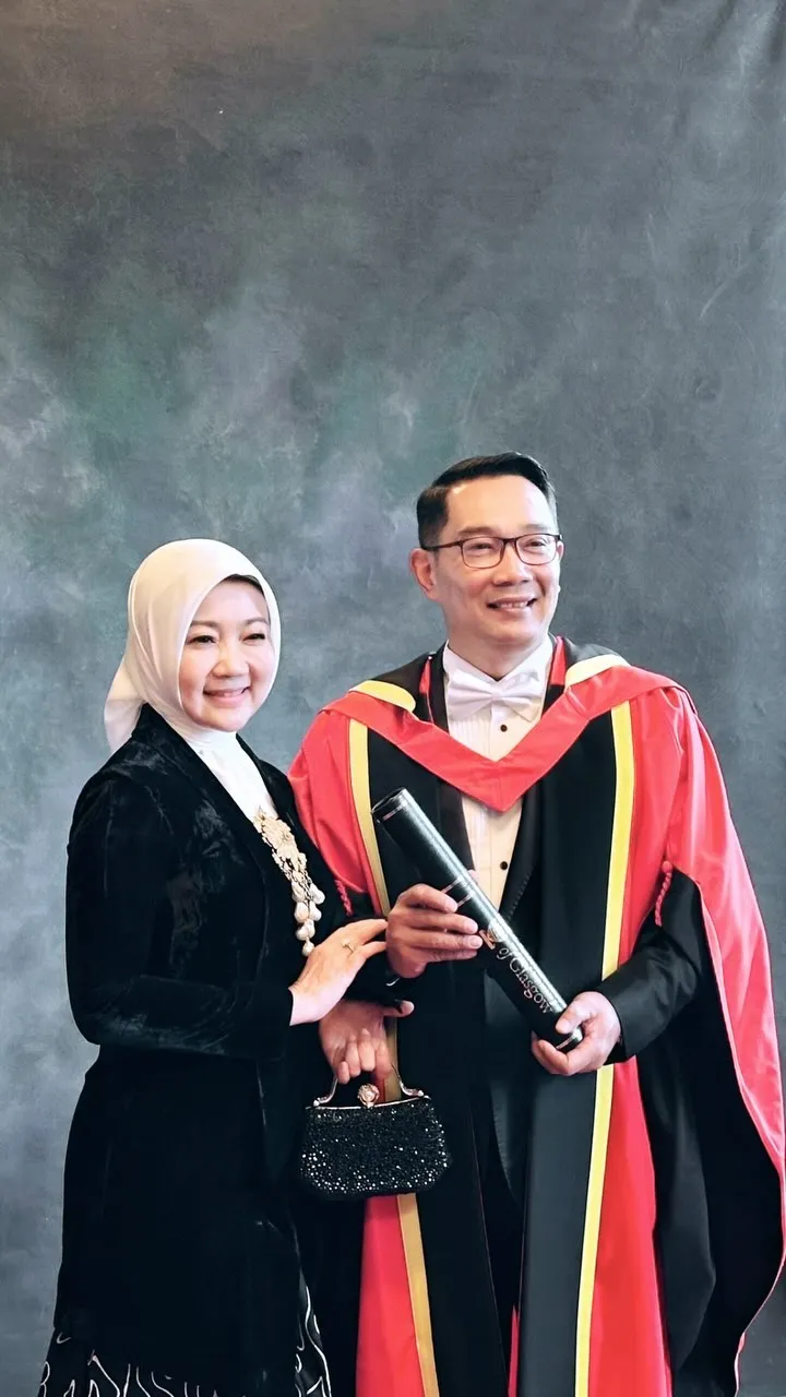 Ridwan Kamil Wisuda (credit: instagram.com/ridwankamil)