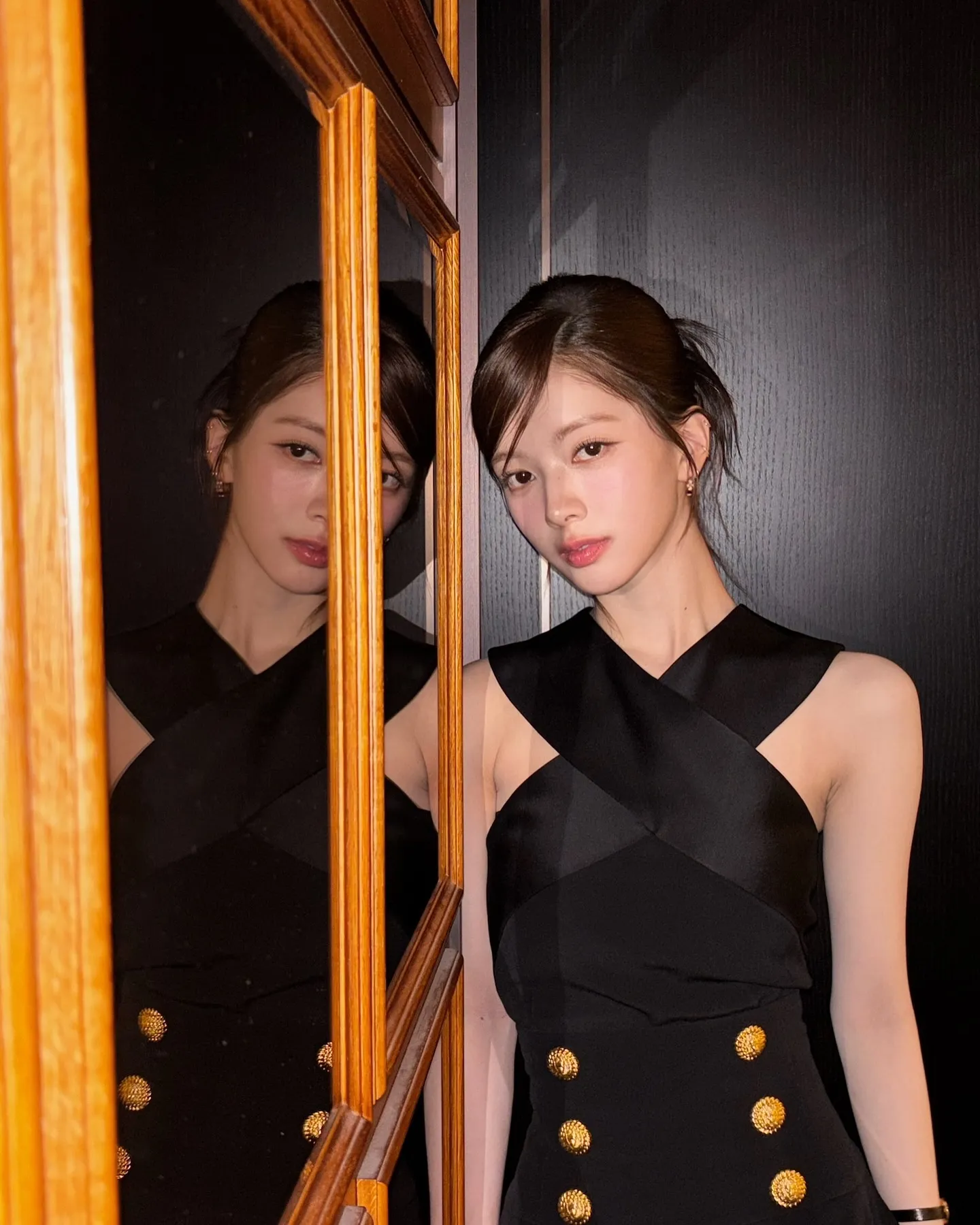 Roh Jeong Eui tampak menawan dengan dress hitamnya/Instagram.com/jeongeuiyam