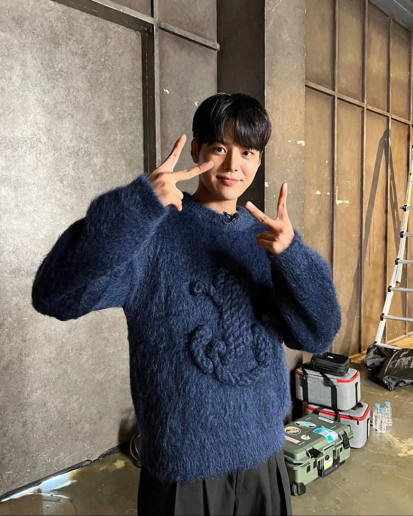 Ryeon berpose peace/Instagram.com/_ryeoun