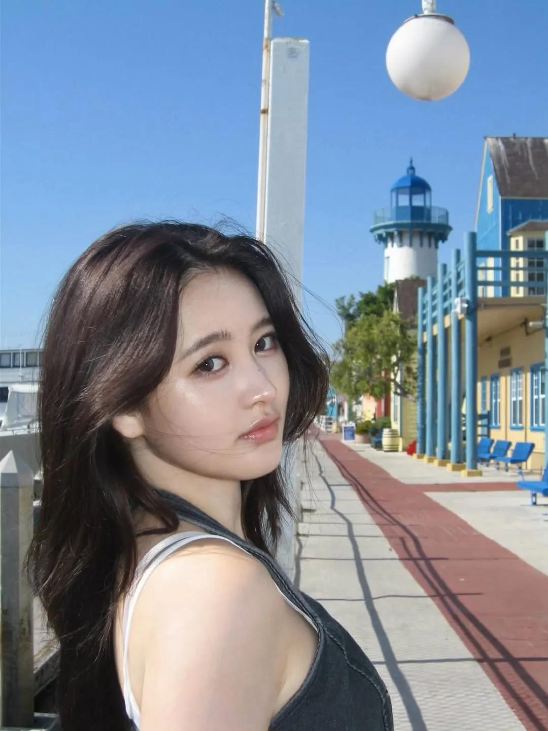 Pose menyamping ala Ryu Han Bi / Instagram hanbiryu