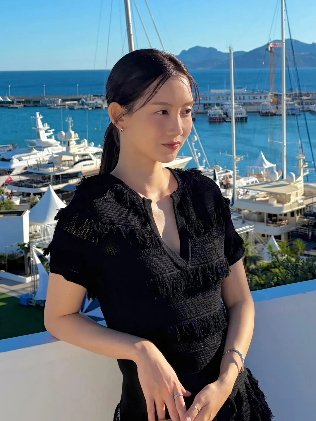 Shin Hyun Been memakai dress hitam/Instagram.com/hyunbeenshin