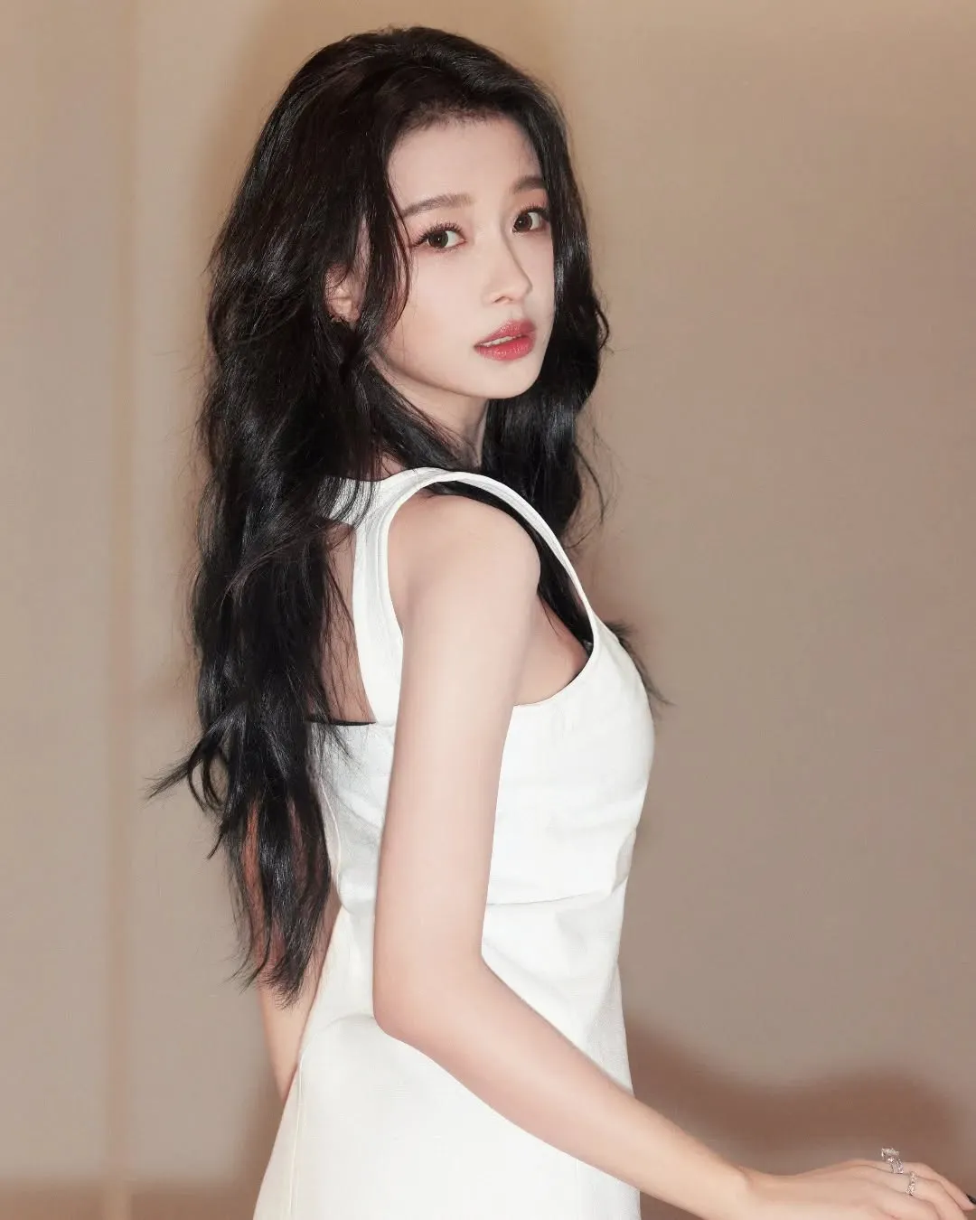 Sun Yi - instagram.com/@sunyi.sy