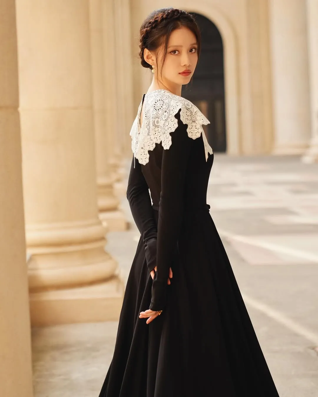 Potret Sun Yi Han tampil dengan gaun hitam (instagram.com/yihanssss)