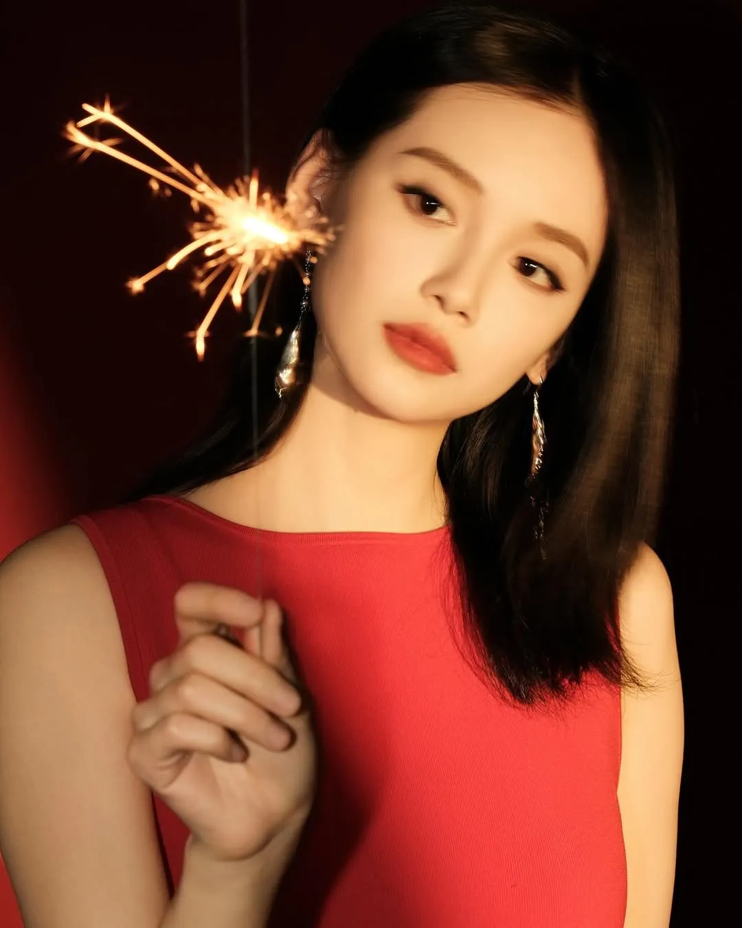 Potret Sun Yi Han pakai dress merah (instagram.com/yihanssss)