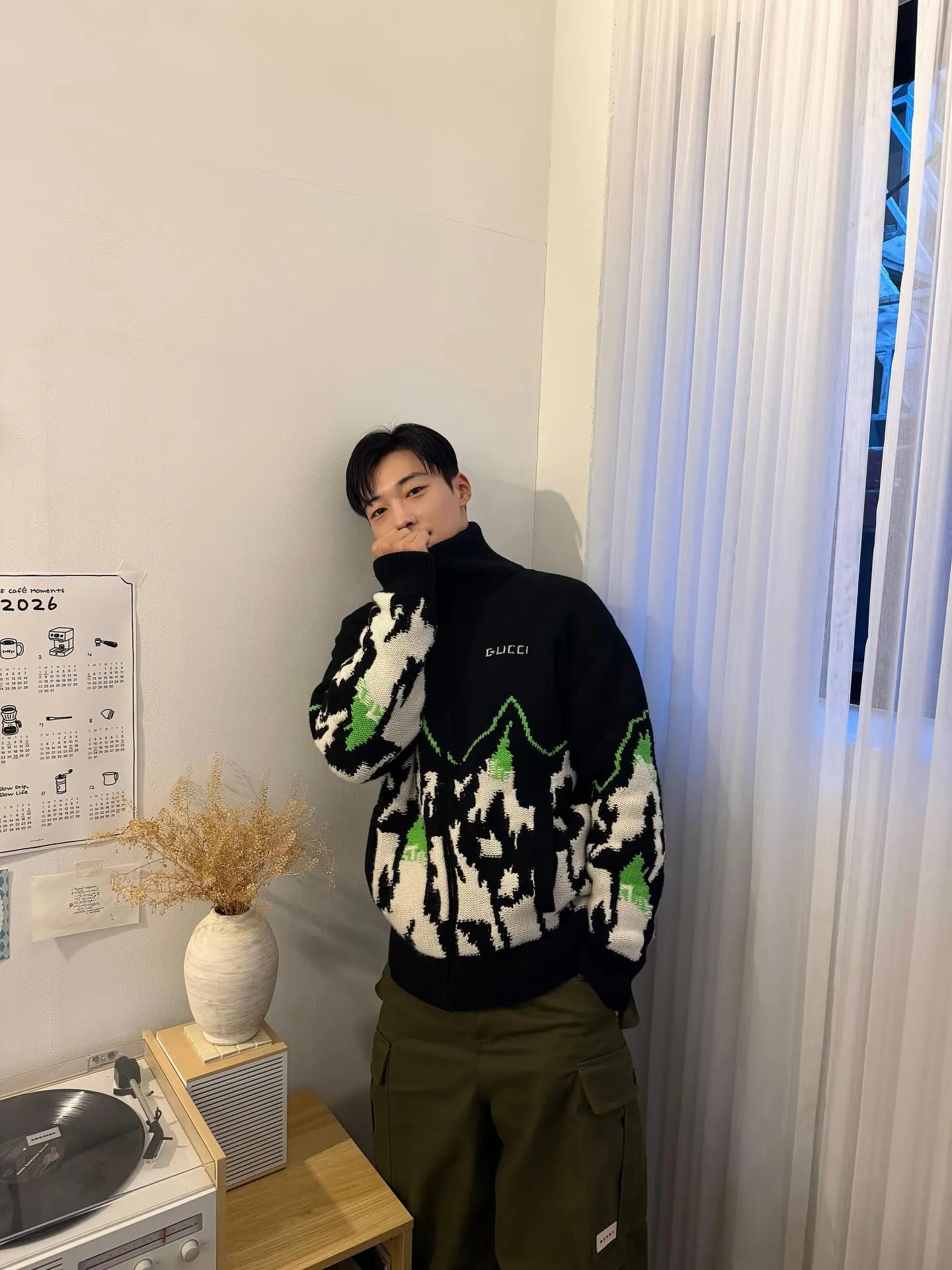 Woo Do Hwan dengan outfit casual/Instagram.com/wdohwan