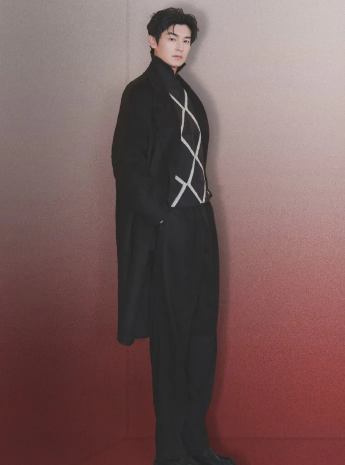 Potret Yang Xu Wen dengan busana all black (instagram.com/yangxuwen_twfansclub)