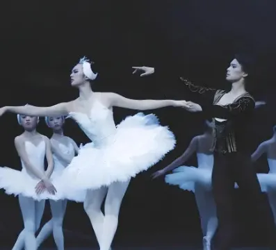 Latar belakang Yao Anna penuh seni (Credit: BaiduWiki.com/Yao Anna)