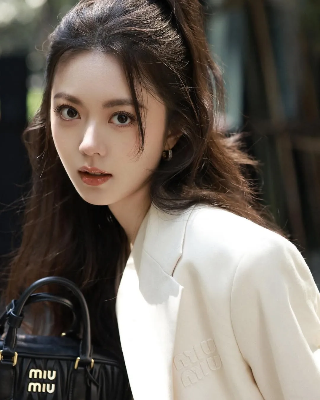 Potret Zhao Jin Mai dengan makeup tipis (Instagram.com/jinmai_z)