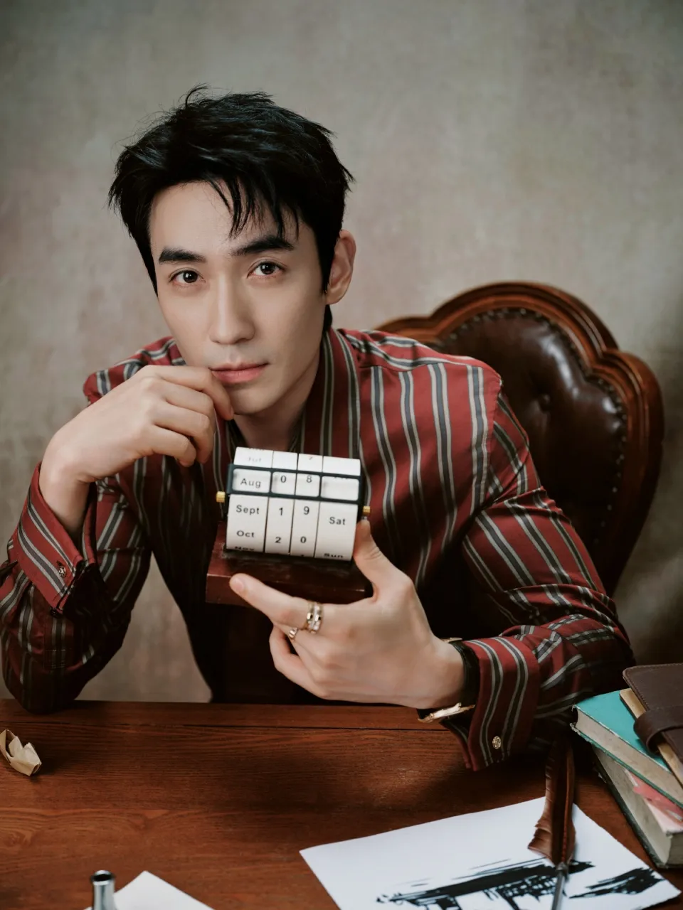 Profil Zhu Yilong, Aktor Berprestasi Asal Wuhan dengan Segudang Drama ...