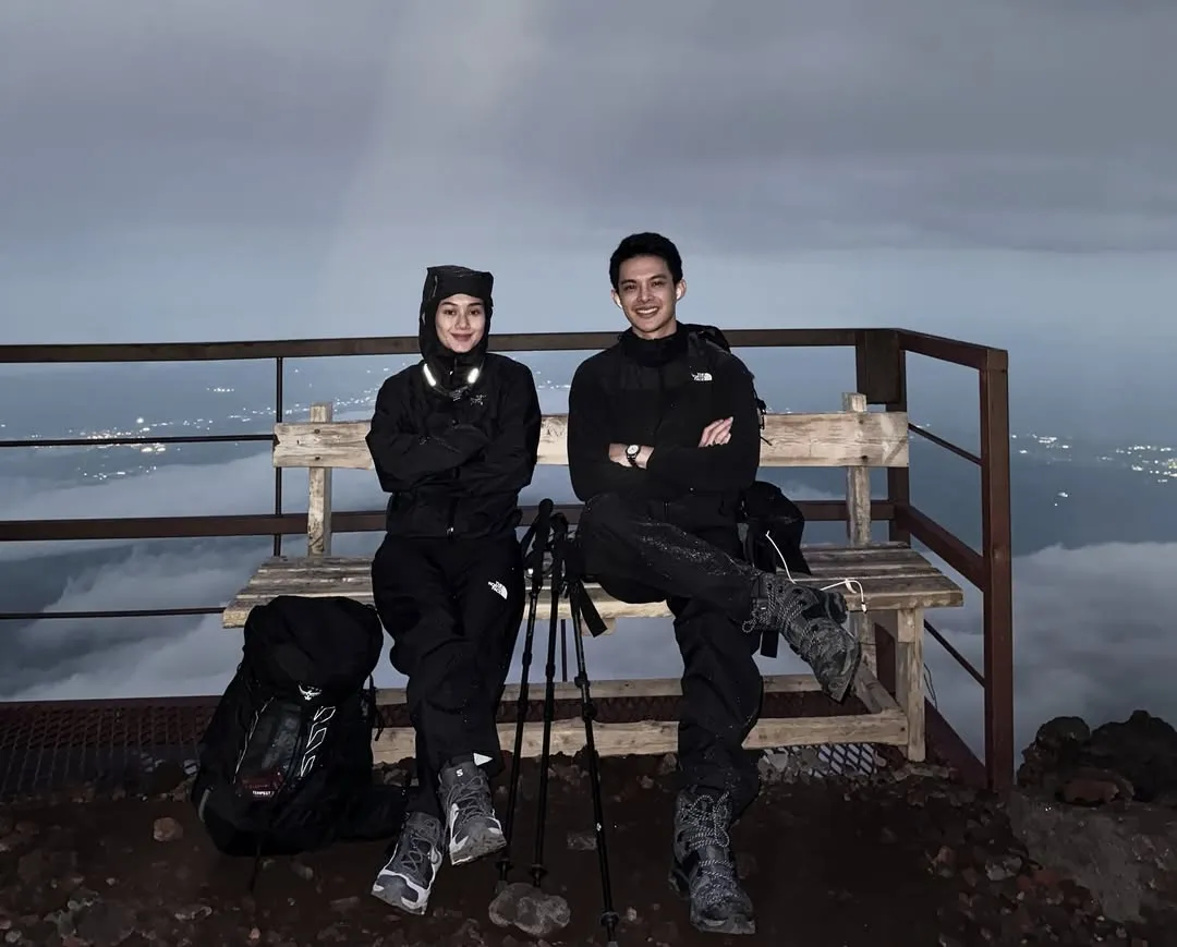 Instagram/rey_mbayang