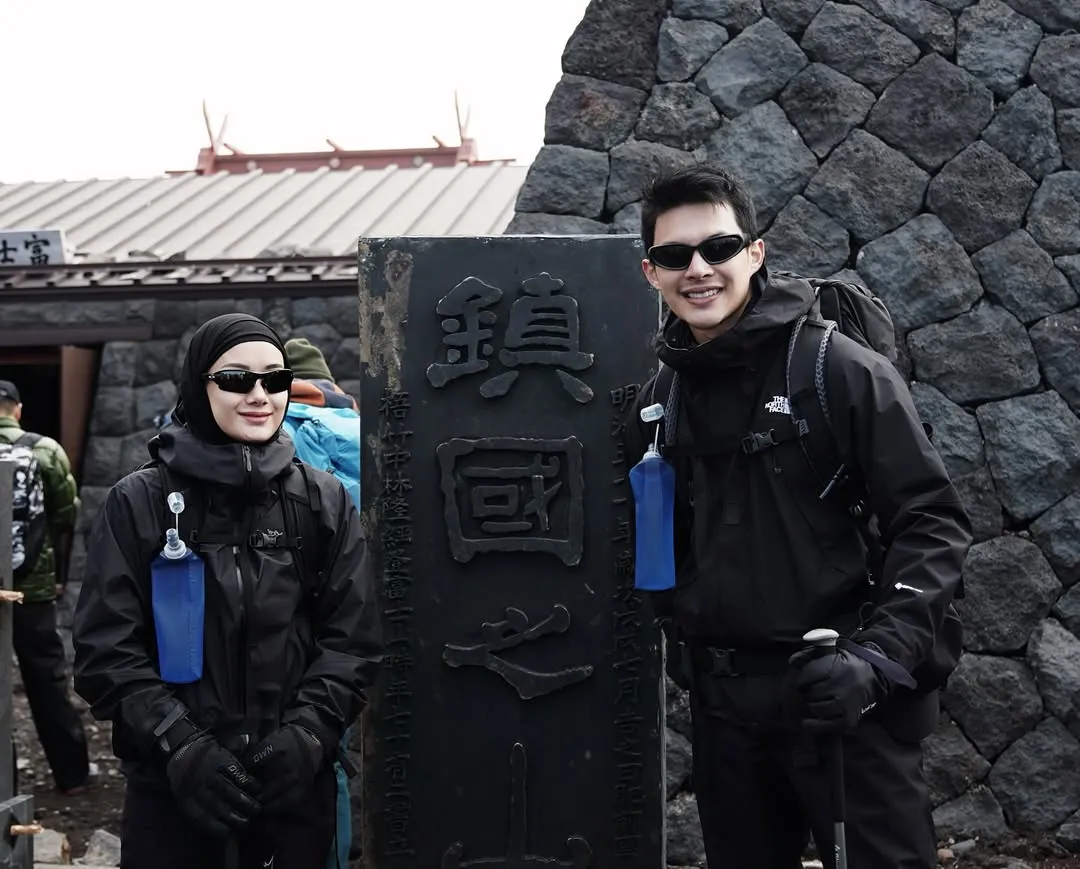 Instagram/rey_mbayang