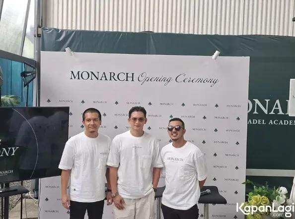 Rezky Aditya saat ditemui di pembukaan lapangan padelnya (credit: KapanLagi.com)