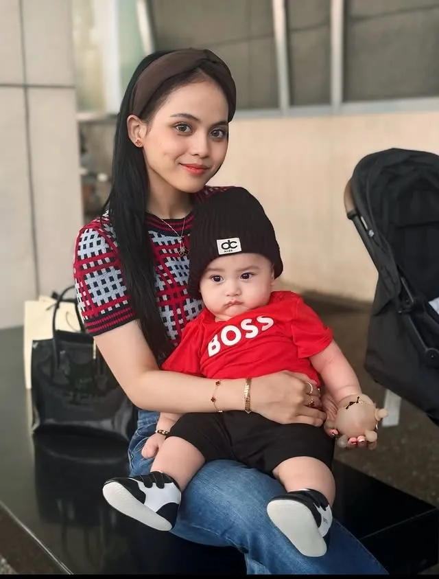 Putri Isnari pangku Arjuna © instagram.com/putriisnari3