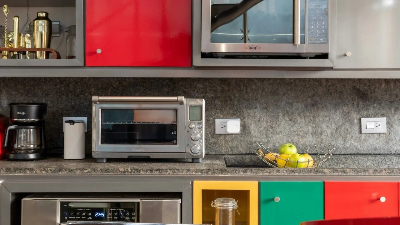 Ilustrasi Microwave (Photo by Lissete Laverde on Unsplash)