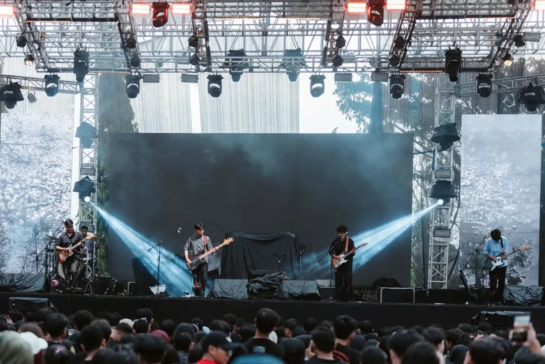 Penampilan pembuka dari Eastcape di konser Rasvara 2026 / instagram/rasvarafest