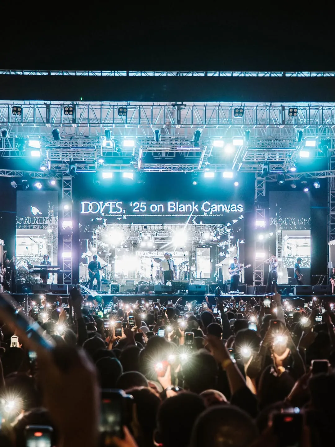 Hindia menutup Rasvara Fest 2026 dengan lagu EVERYTHING YOU ARE / instagram/rasvarafest