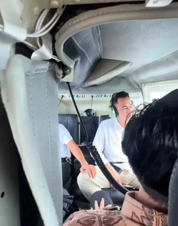 Raffi Ahmad di dalam helikopter (credit: instagram.com/raffinagita1717)
