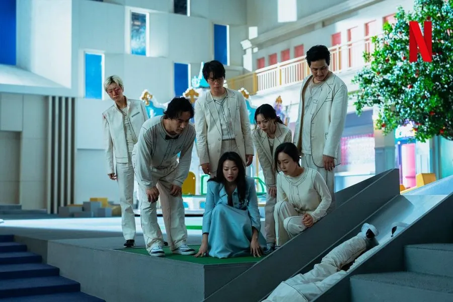 THE 8 SHOW (2024)