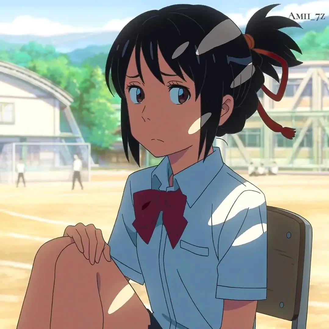 Gaya sederhana tapi menawan Mitsuha Miyamizu