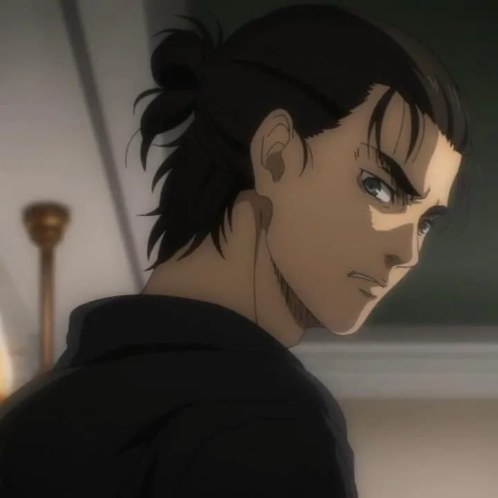 Messy bun ala Eren hingga kini masih populer. 