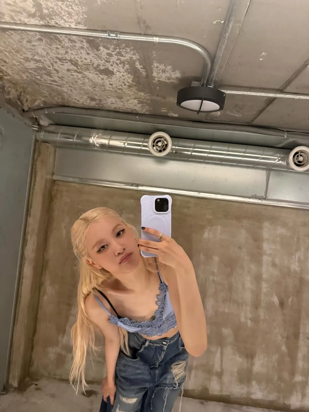 Rose BLACKPINK Jadi Solois Korea dengan Guinness World Records Terbanyak (credit: instagram/roses_are_rosie)