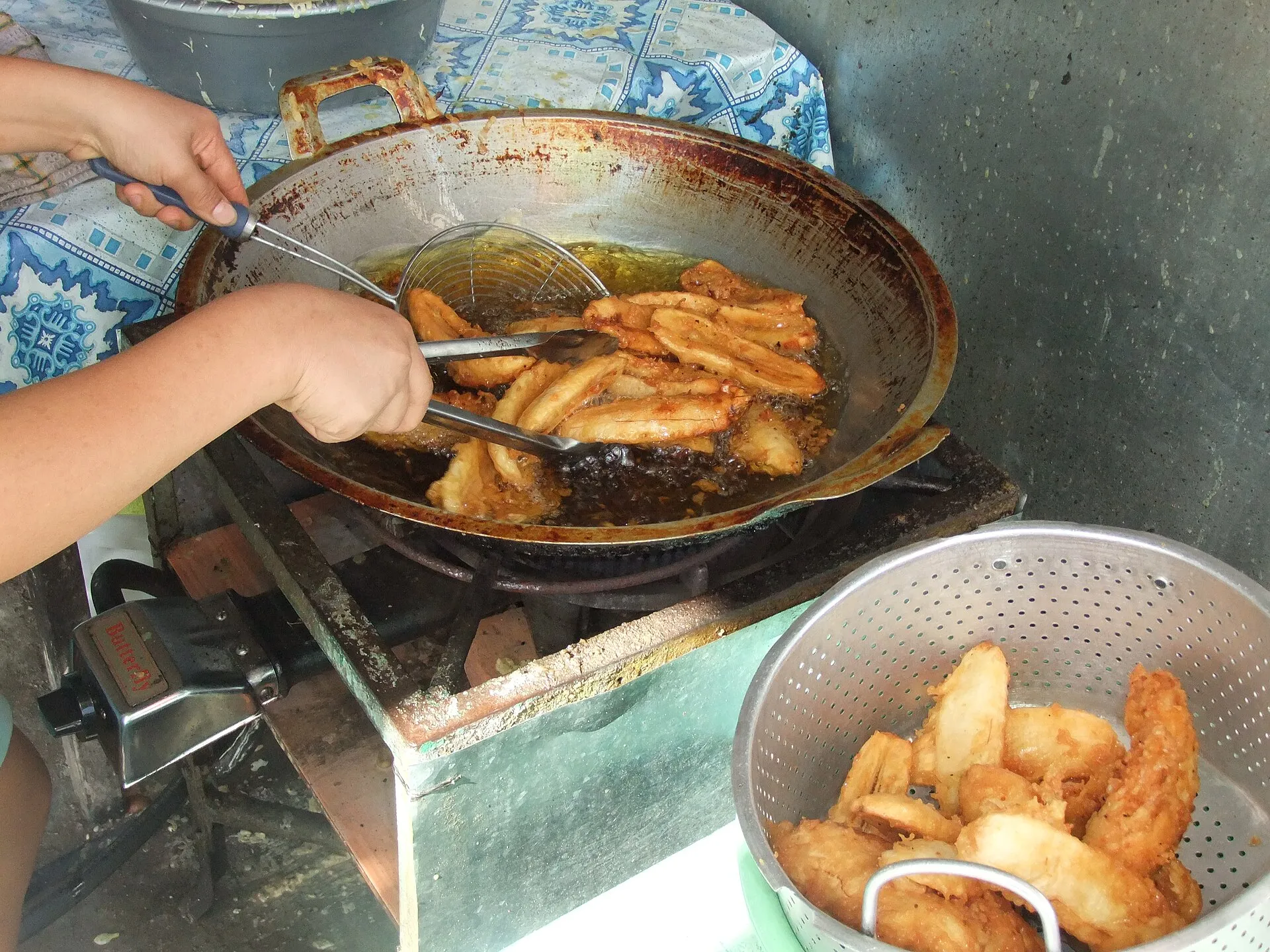 pisang goreng (foto: Wikimedia Commons/Midori)