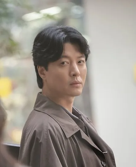 Resmi, Lee Dong Gun dan Kang Hae Rim Pacaran Meski Terpaut Usia 16 Tahun (credit: mydramalist)