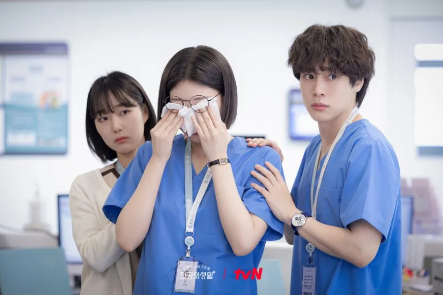 Drama Korea RESIDENT PLAYBOOK (credit: mydramalist)