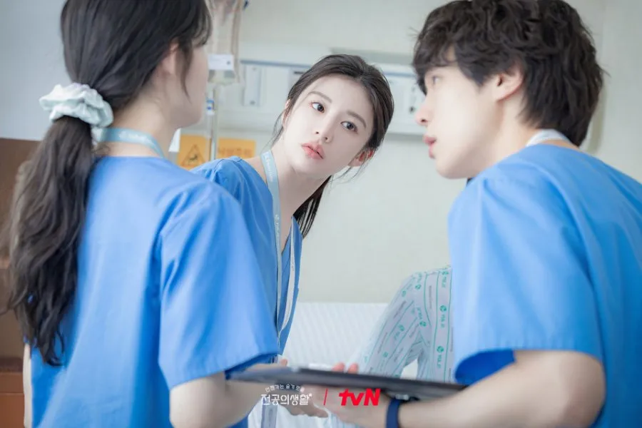 Drama Korea RESIDENT PLAYBOOK (credit: mydramalist)