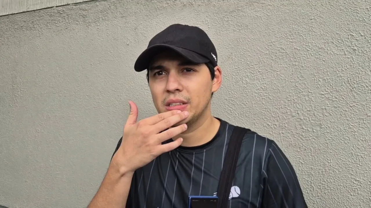 Penampilan Kasual Maxime Bouttier di Depan Awak Media (cr:KapanLagi.com/Fikri Alfi Rosyadi)