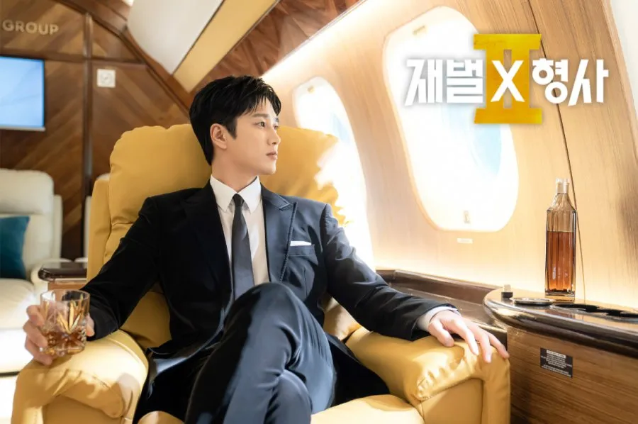 Jin I Soo Naik Private Jet di FLEX X COP SEASON 2 (credit: Disney+)