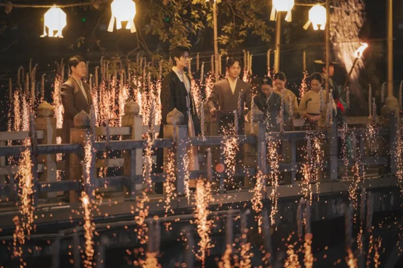 Byeon Woo Seok di Pesta Ultah Raja (c) Disney Plus