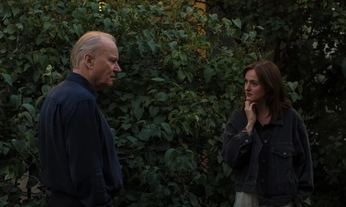 Nora Borg (Renate Reinsve) dan ayahnya (Stellan Skarsgard) (cr: Mer Film)