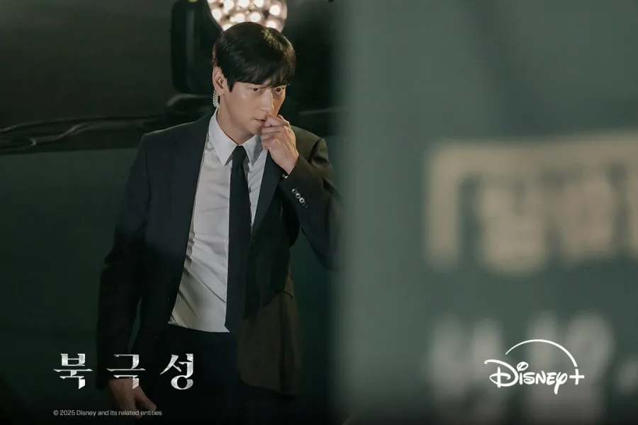 Kang Dong Won Memang Menawan