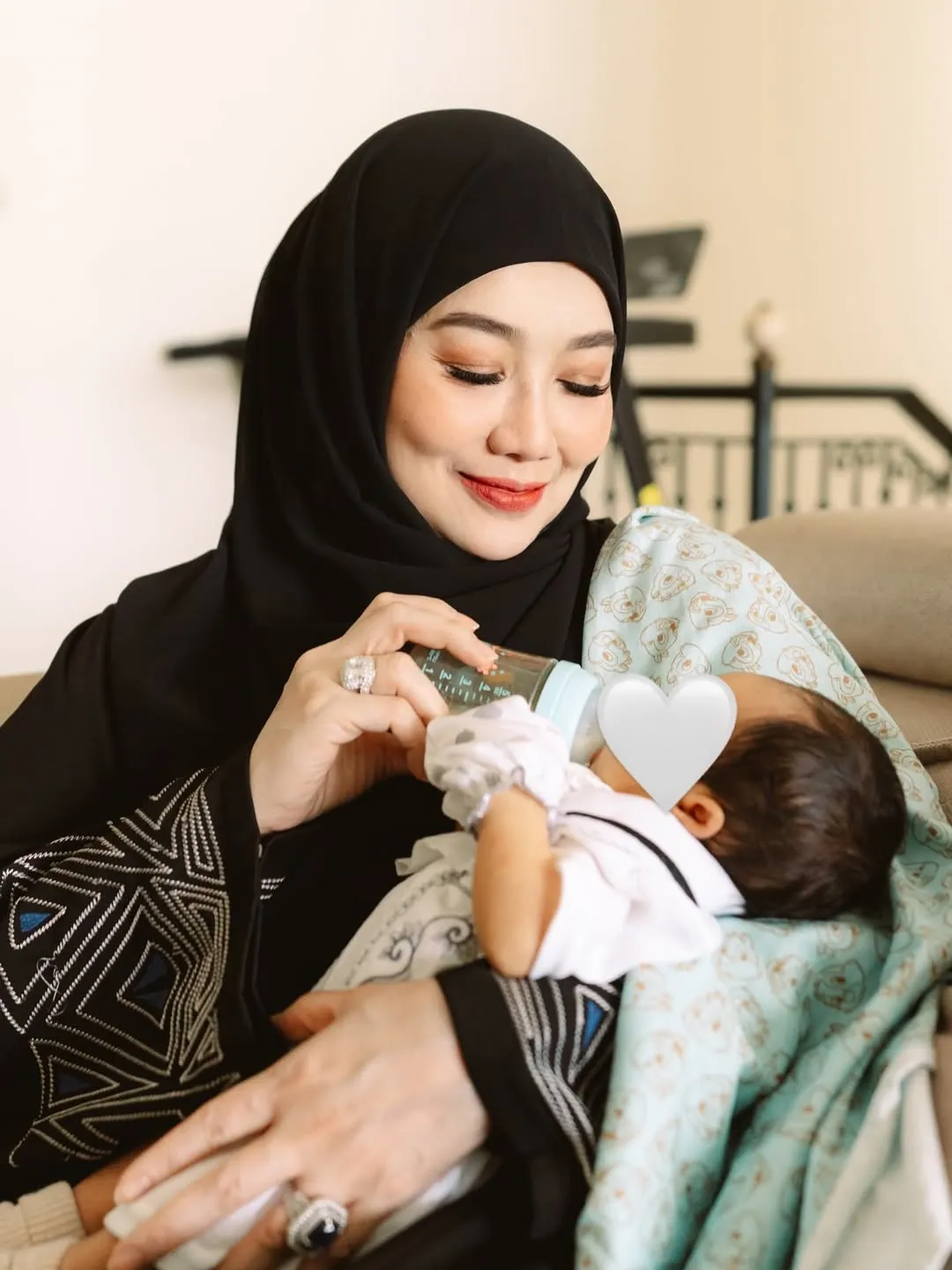 Reza Artamevia Momong Cucu (cr:Instagram.com/rezaartameviaofficial)