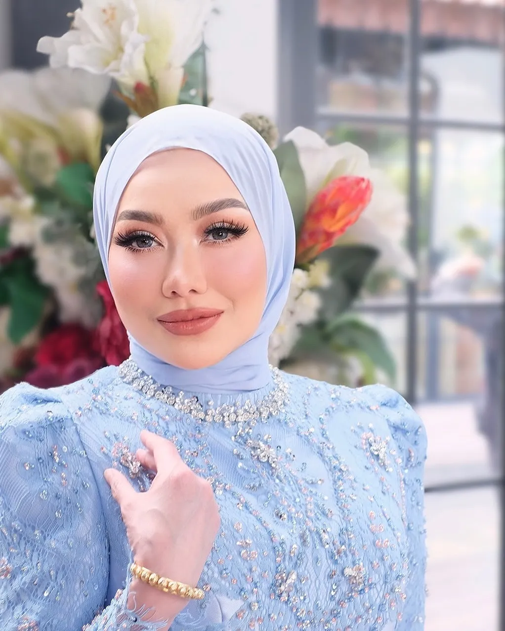 Cantiknya Reza Artamevia Pakai Kebaya cr:Instagram.com/rezaartameviaofficial)
