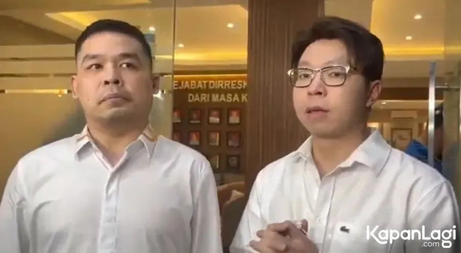 Richard Lee pakai kacamata bingkai hitam © KapanLagi.com/Sahal Fadhli