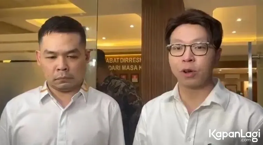 Richard Lee pakai kemeja putih berkerah © KapanLagi.com/Sahal Fadhli