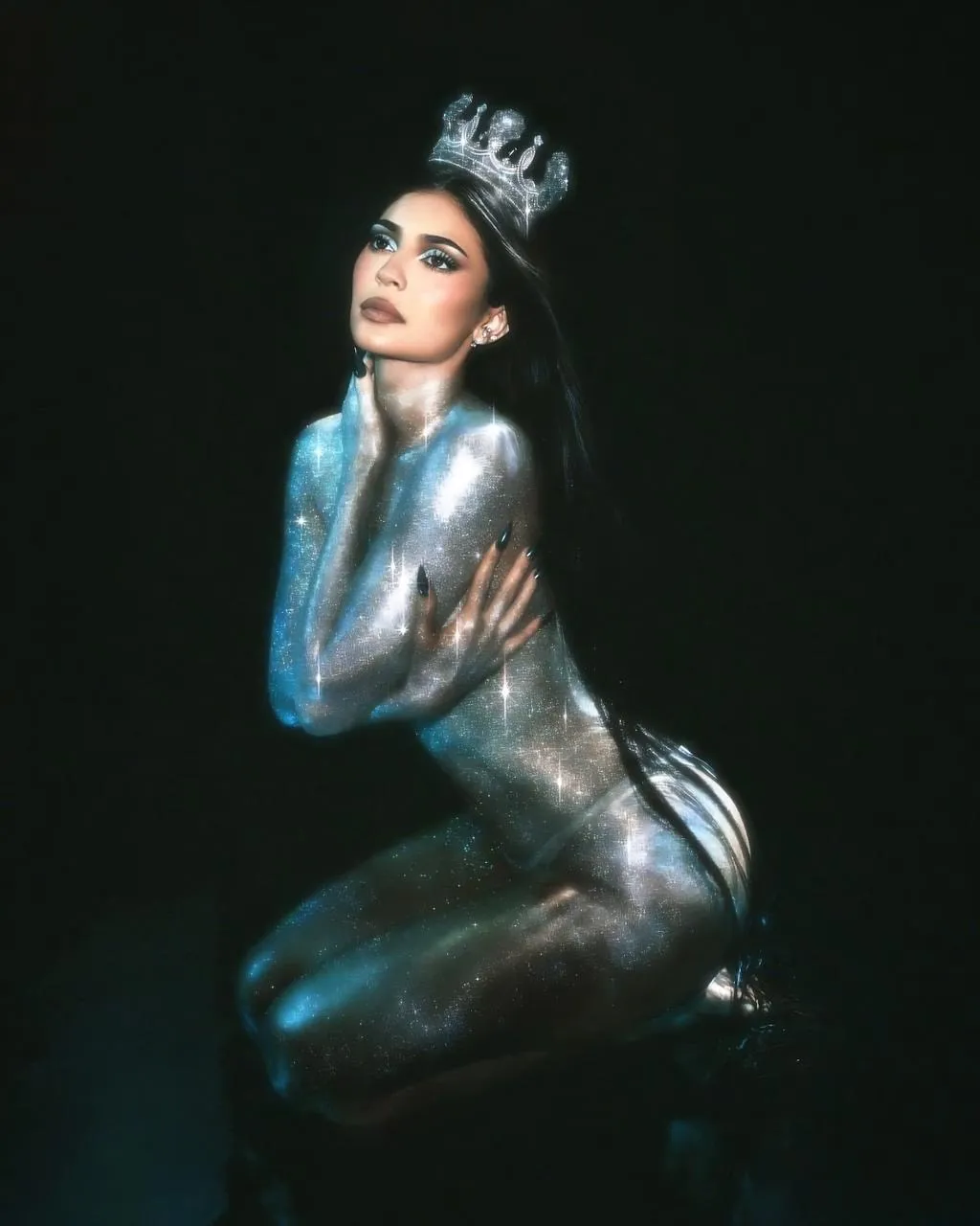 Kylie Jenner Pakai Glitter di Seluruh Tubuh (credit: instagram.com/rinaldyyunardi)