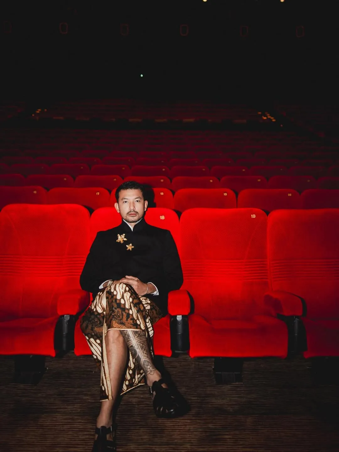 Rio Dewanto di bioskop (c) instagram.com/riodewanto