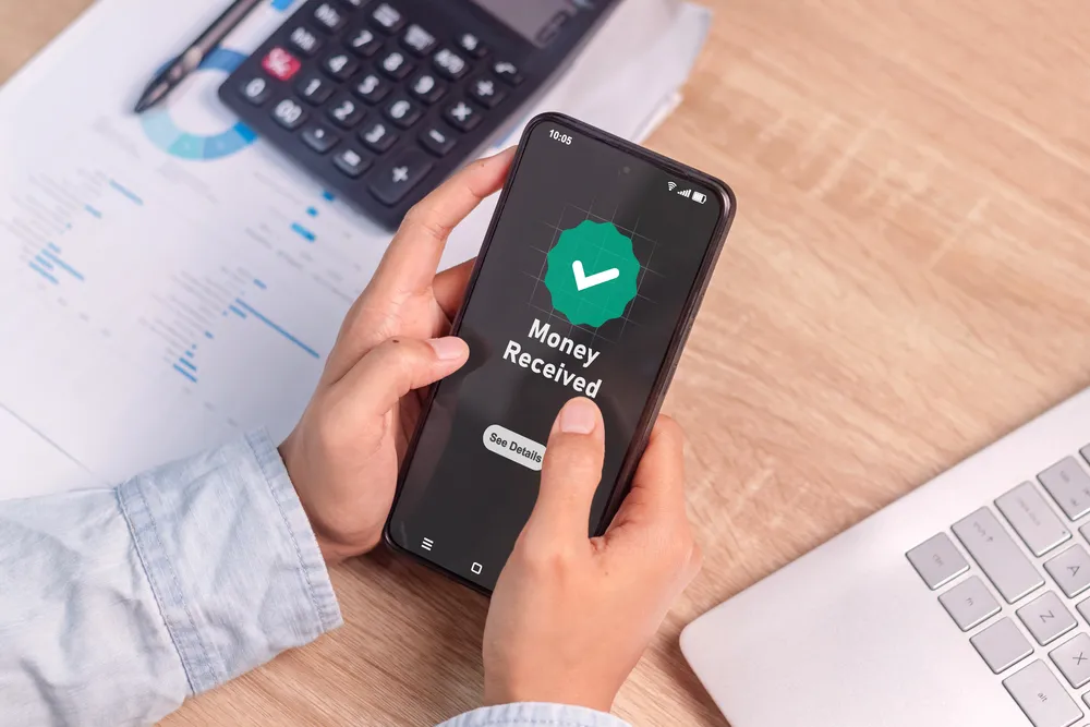 Ilustrasi transfer uang. (c) fadfebrian/Depositphotos.com