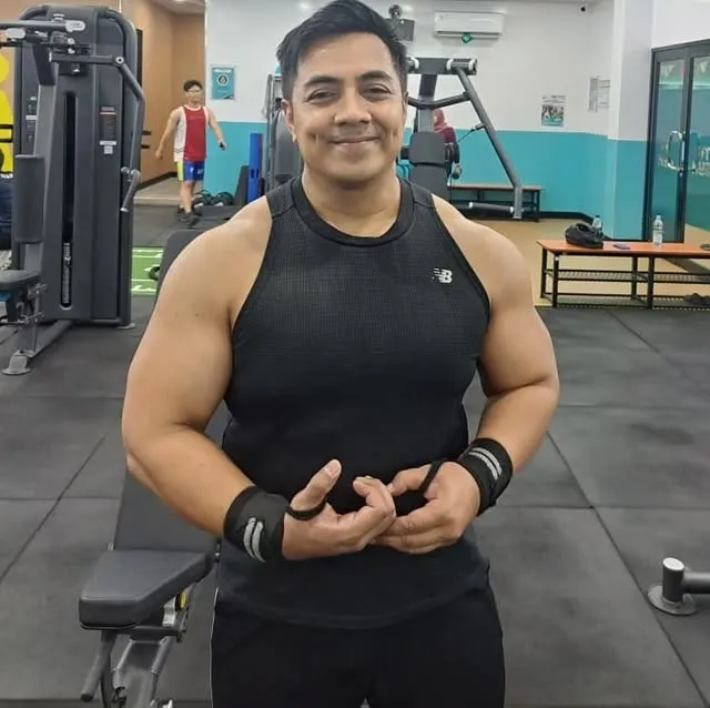 Riza Muhammad pakai baju hitam © instagram.com/ustdzrizamuhammad