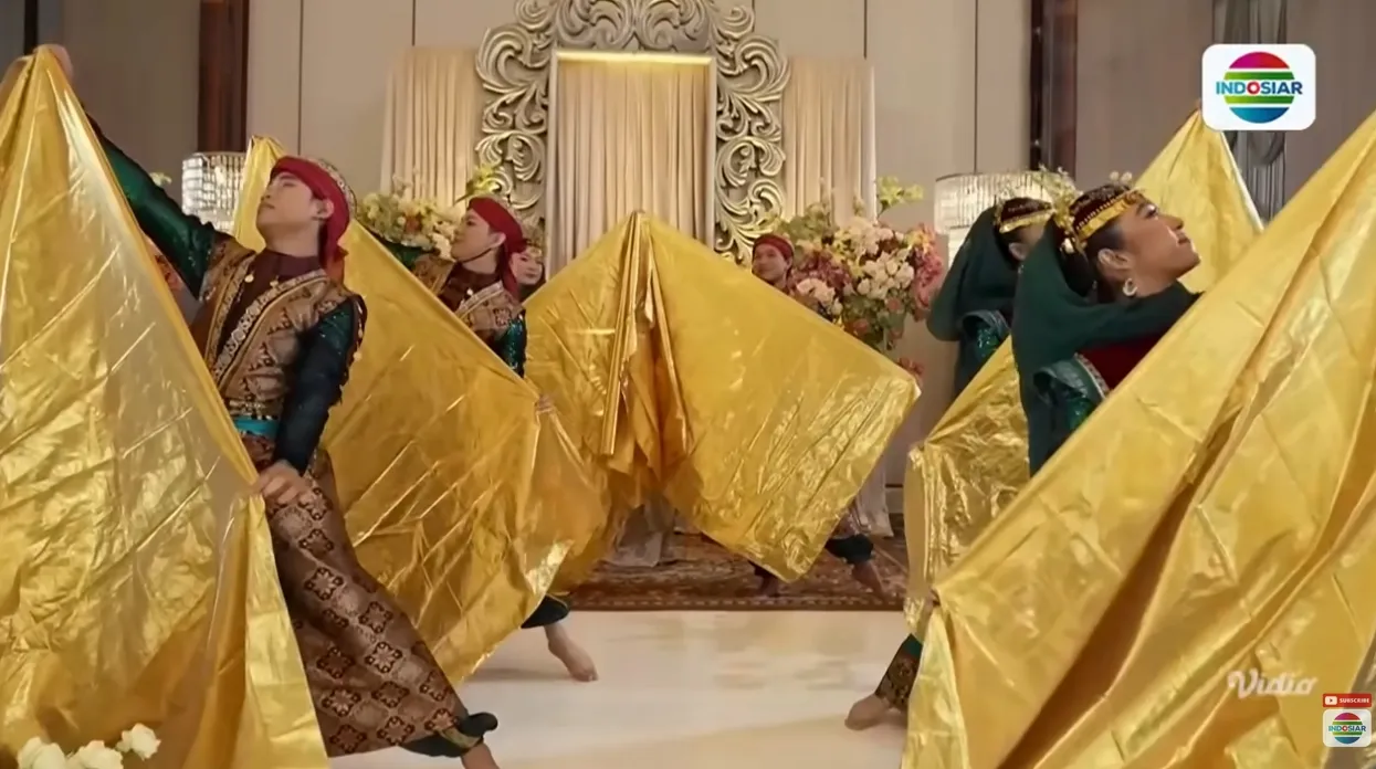 Penari di acara aqiqah baby Joyee Ã�Â© YouTube/Indosiar