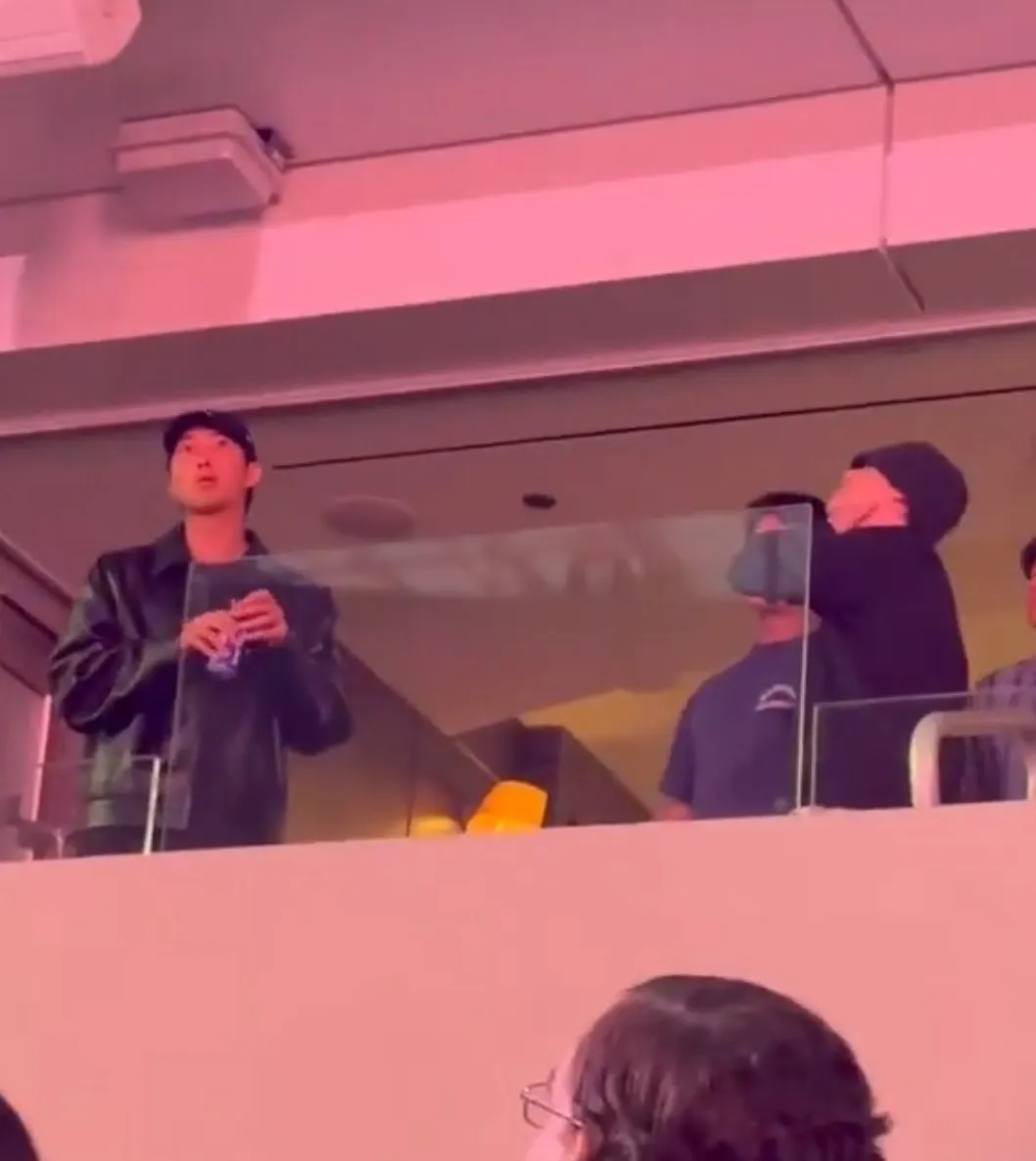 Kehadiran RM dan SUGA di konser BLACKPINK (credit: x.com/meerahere_)