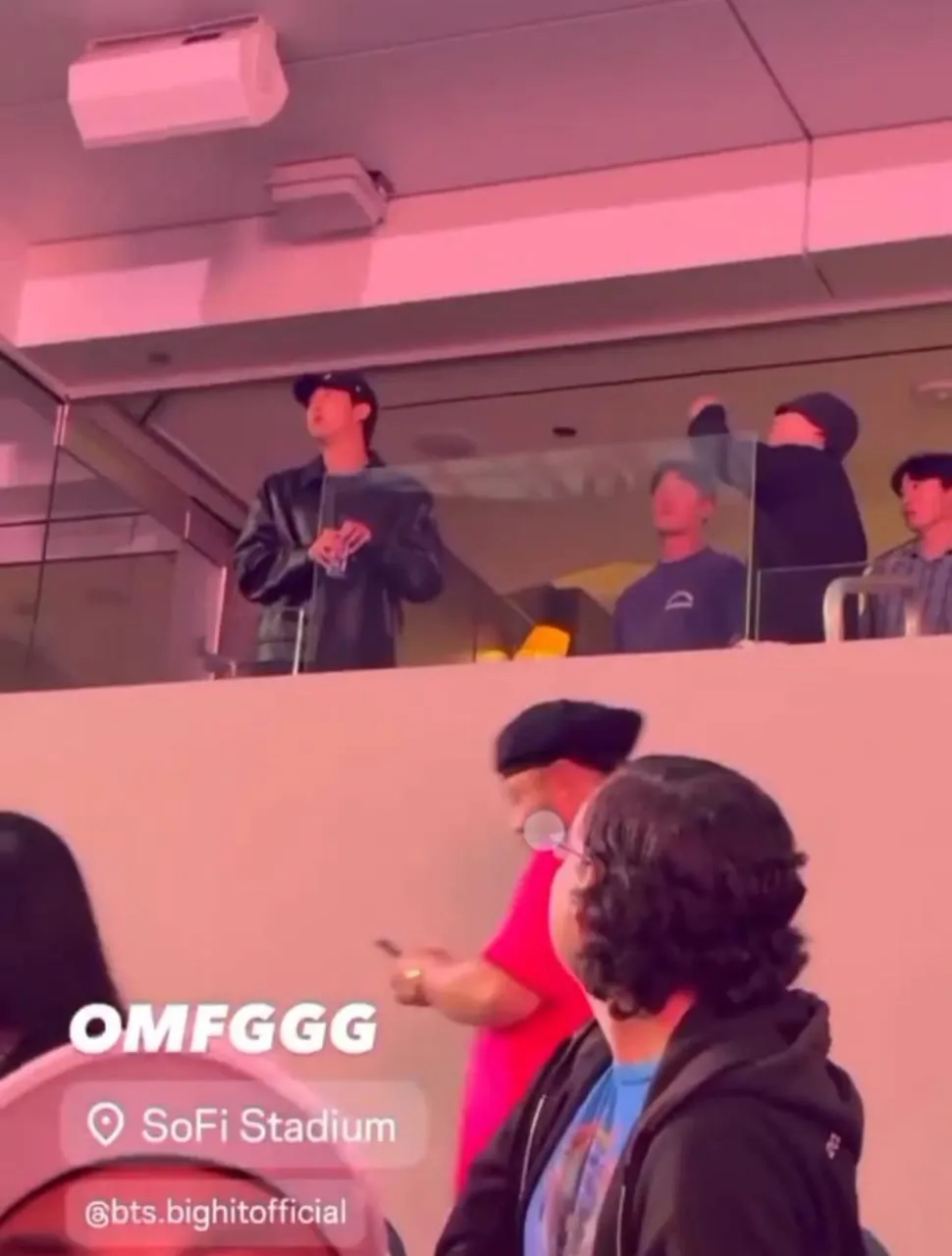 Kehadiran RM dan SUGA di konser BLACKPINK (credit: x.com/meerahere_)