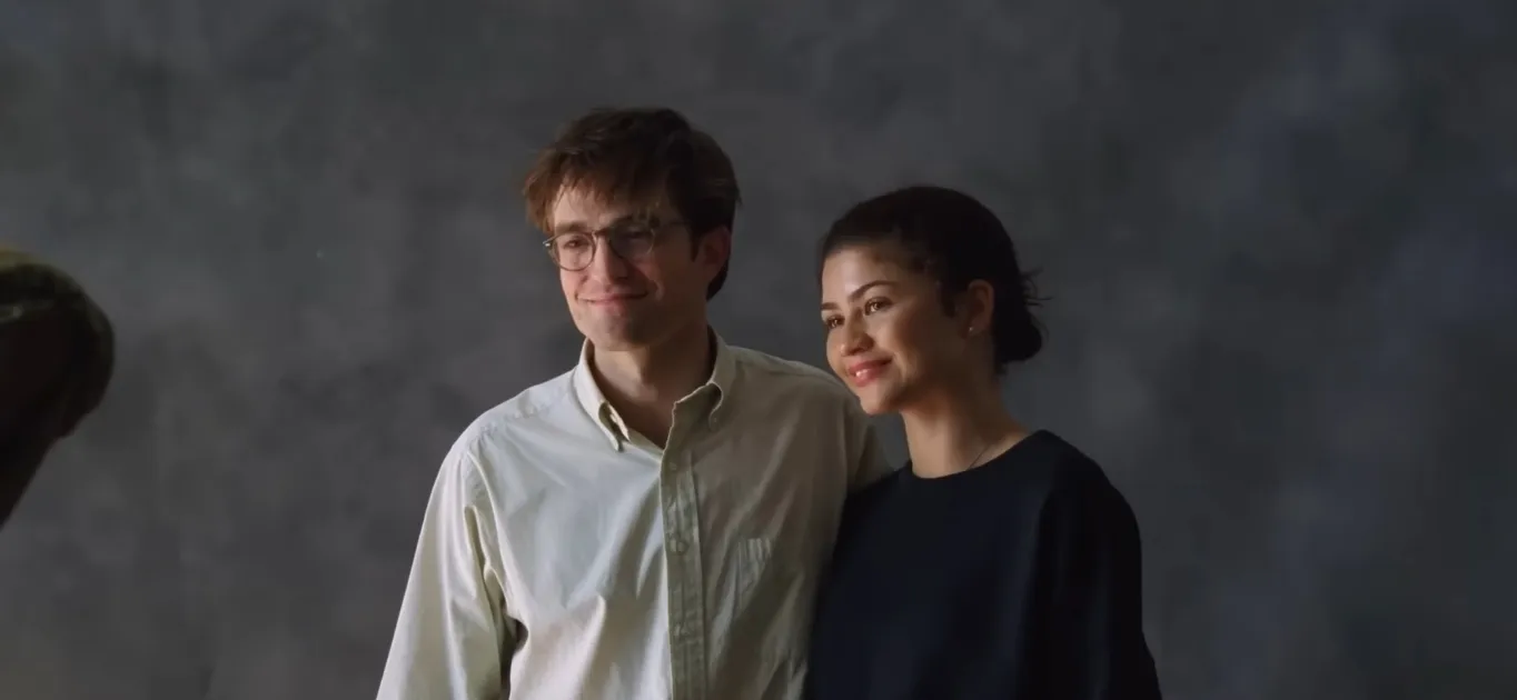 Robert Pattinson dan Zendaya Umumkan 'Lamaran' yang Bikin Heboh (credit: YouTube/A24)