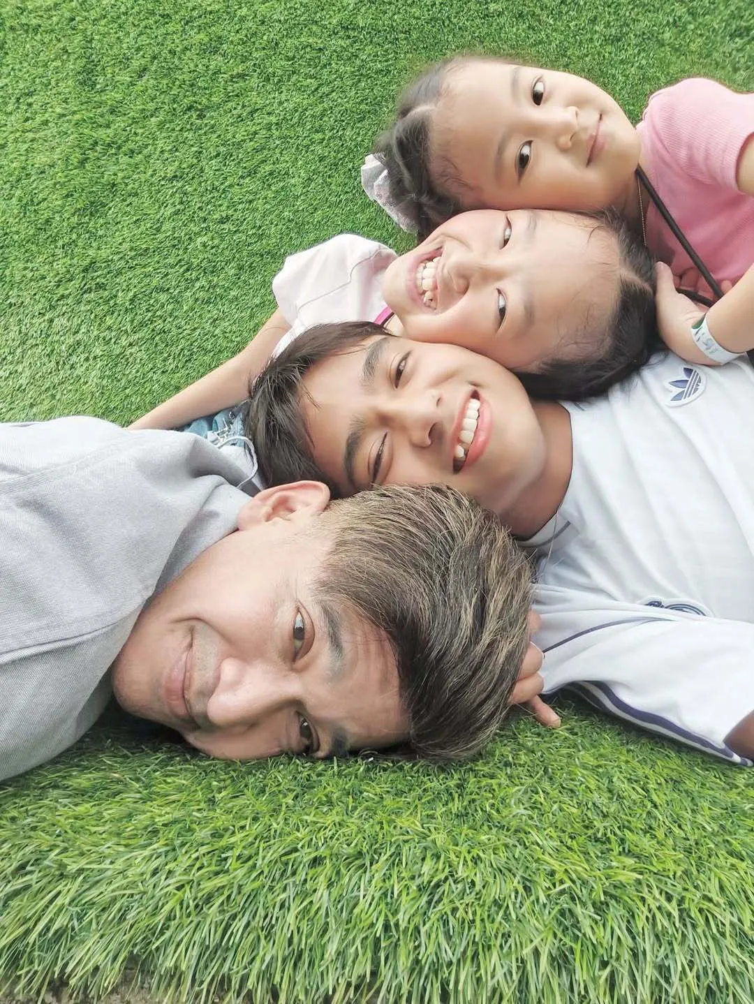 Momen Manis Ruben Bersama Thalia, Thania, dan Betrand (cr:Instagram.com/ruben_onsu)